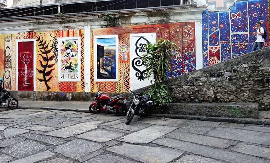3-Hour Urban Arts Walking Tour - Looking beyond the largest mural