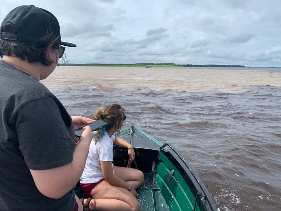 Amazonas: Boat Ride with a Local Amazonian - Giant water lilies and a changing Amazon