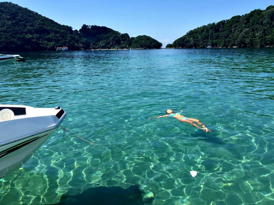 Angra dos Reis and Ilha Grande: Small-Group Fast-Boat Tour - Boarding the speedboat at Angra dos Reis