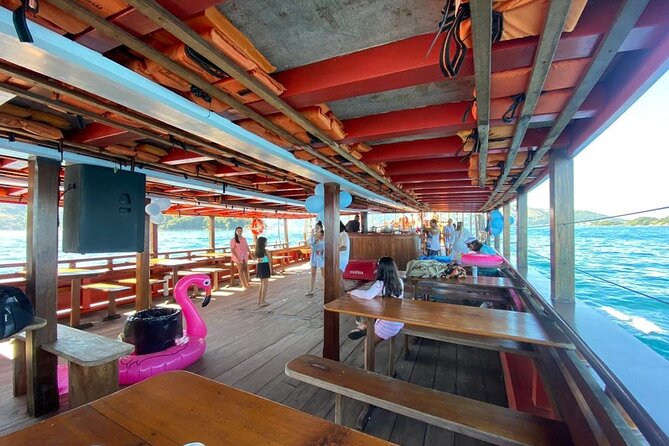 Angra dos Reis Boat Tour with Lunch - Five hours aboard the schooner
