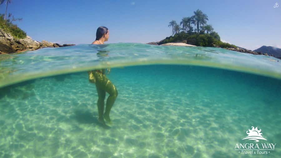 Angra dos Reis: Super Lagoa Azul Speedboat Tour - Cataguás Island and its white-sand shore