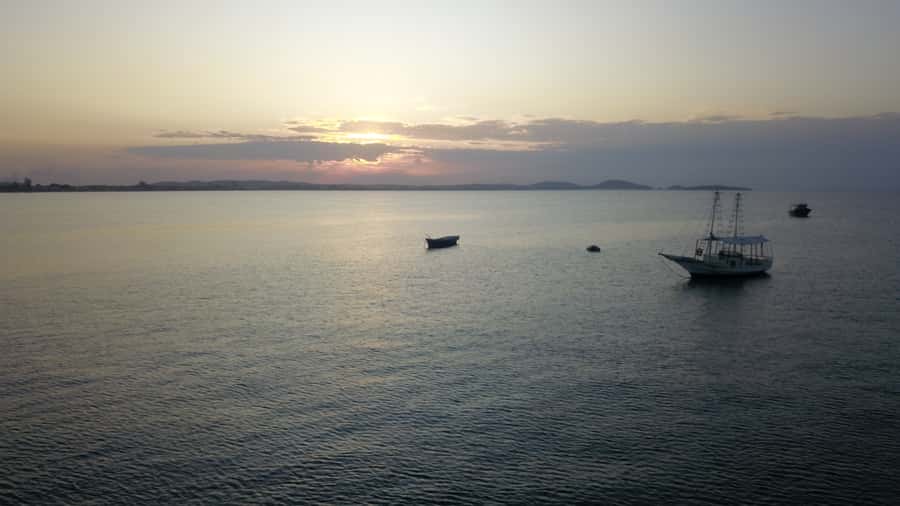 Armação dos Búzios: 3-Stop Schooner Boat Ride - Checking in near Rua das Pedras
