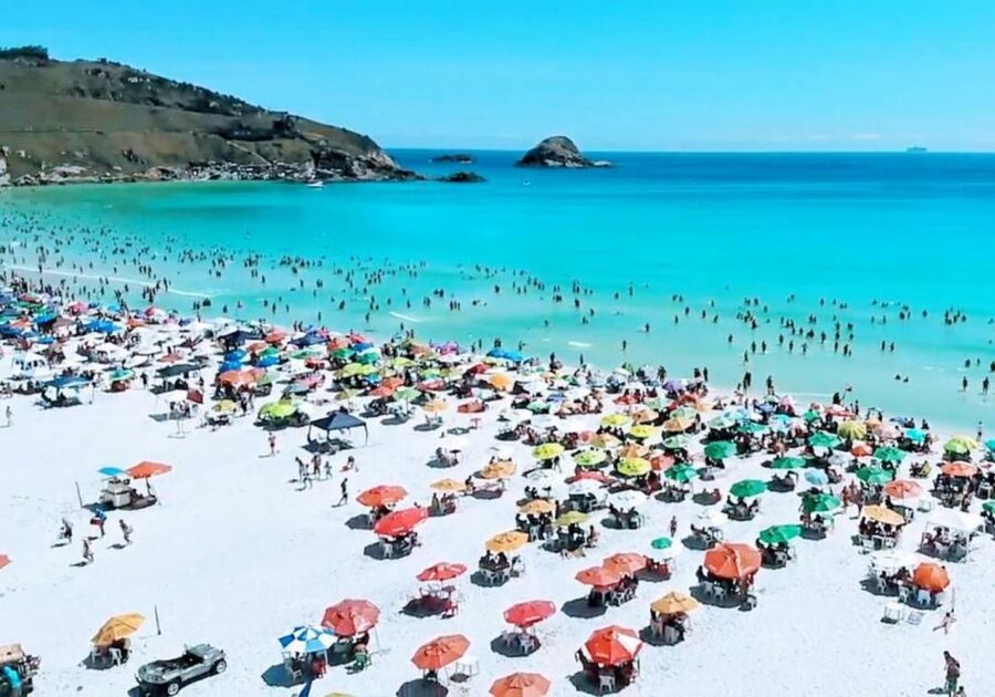 Arraial do Cabo, the Brazilian Caribbean. - Praia do Farol: the boat-access highlight
