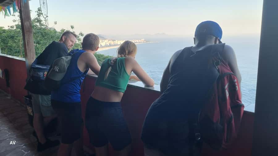 AVenturismo 2 Irmãos hill + Vidigal Favela - Who will enjoy this route most