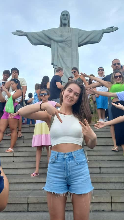 AVenturismo Christ Redeemer - A guide who connects the view to Rio