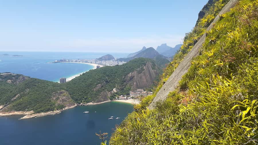 AVenturismo Pão de Açúcar - Rock crystals, small monkeys, and changing views
