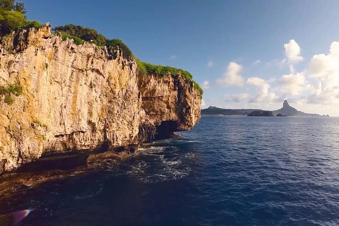 Baia do Sancho Boat Tour - Through the Bay of Dolphins to Ponta da Sapata