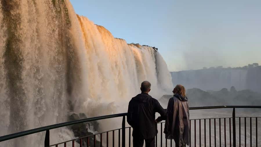 Brazil & Argentina: Iguazu Falls Both Sides in One Day - Guides are the key part of the experience