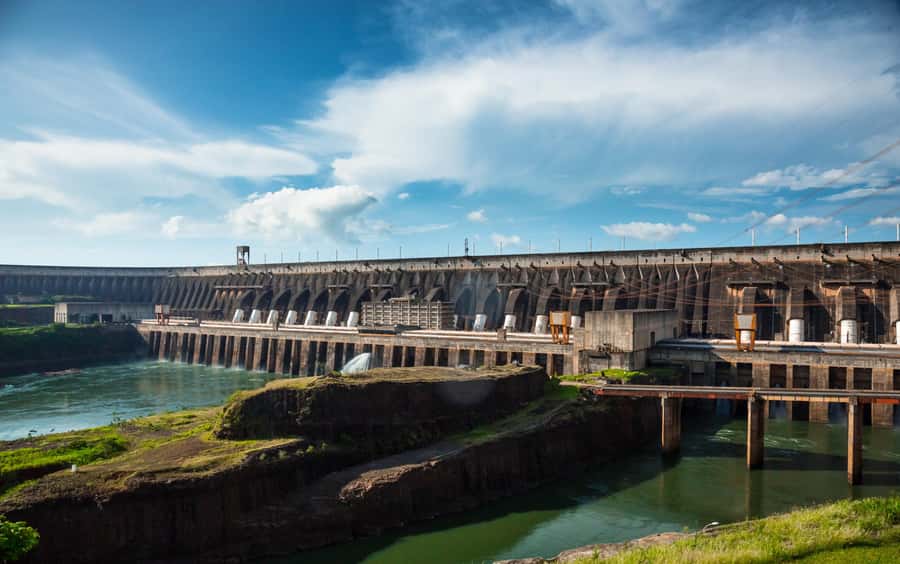 Brazilian Falls, Bird Park and Itaipu Dam - Itaipu Dam: an impressive start for engineering fans