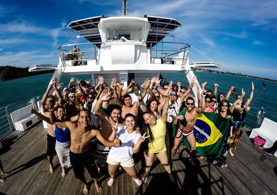 Búzios: Catamaran Boat Tour - Virgens, Amores, and Canto on the way back