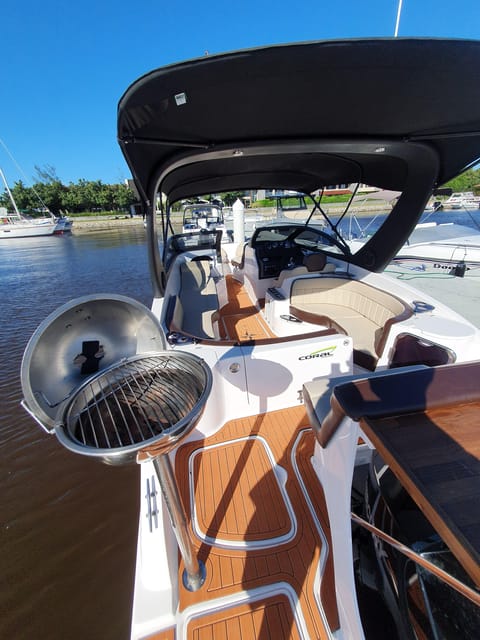 Búzios: Speedboat tour of 2 islands and 11 beaches - Tartaruga, the first swimming stop