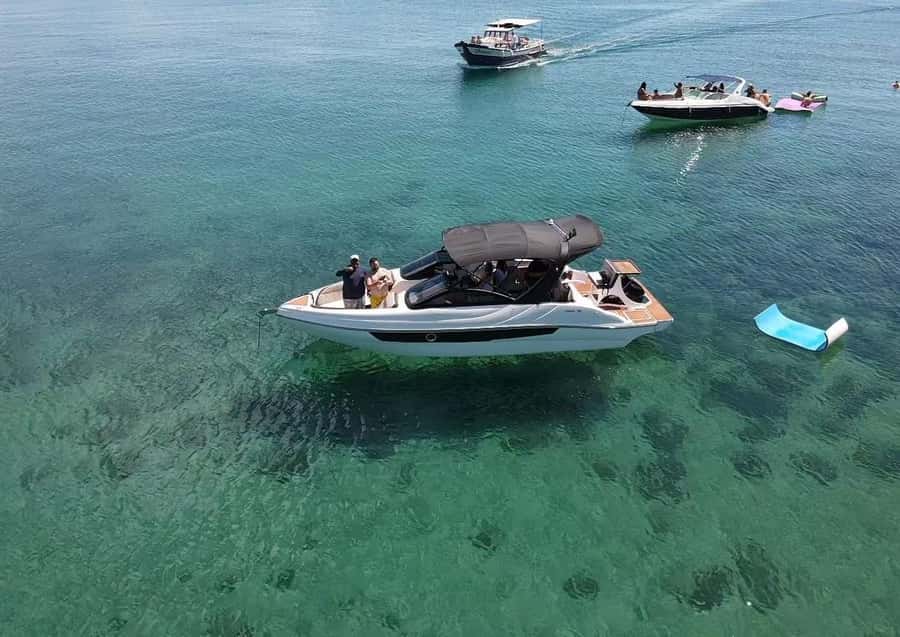 Búzios: Speedboat tour of 2 islands and 11 beaches - Ossos and Amores, the quieter-feeling parts of the route