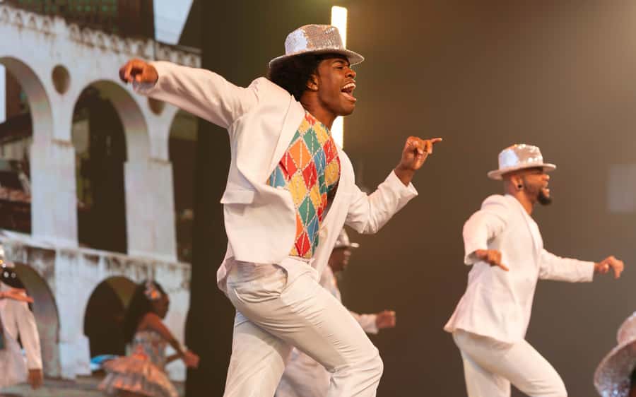 By Night Tour: Roxy Dinner Show & Transfer - Bossa Nova sets the mood before the curtain rises