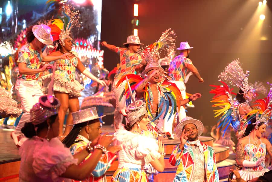By Night Tour: Roxy Dinner Show & Transfer - Dinner begins with Danilo Parah’s menu