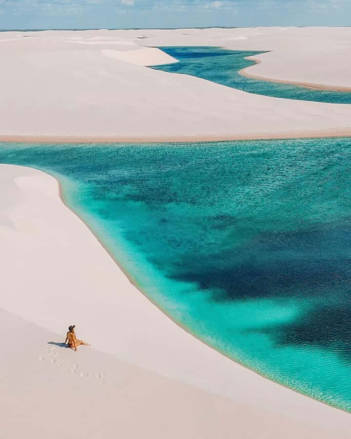 Day trekking in Lençóis Maranhenses - Walking between Lagoa Azul and Lagoa Bonita