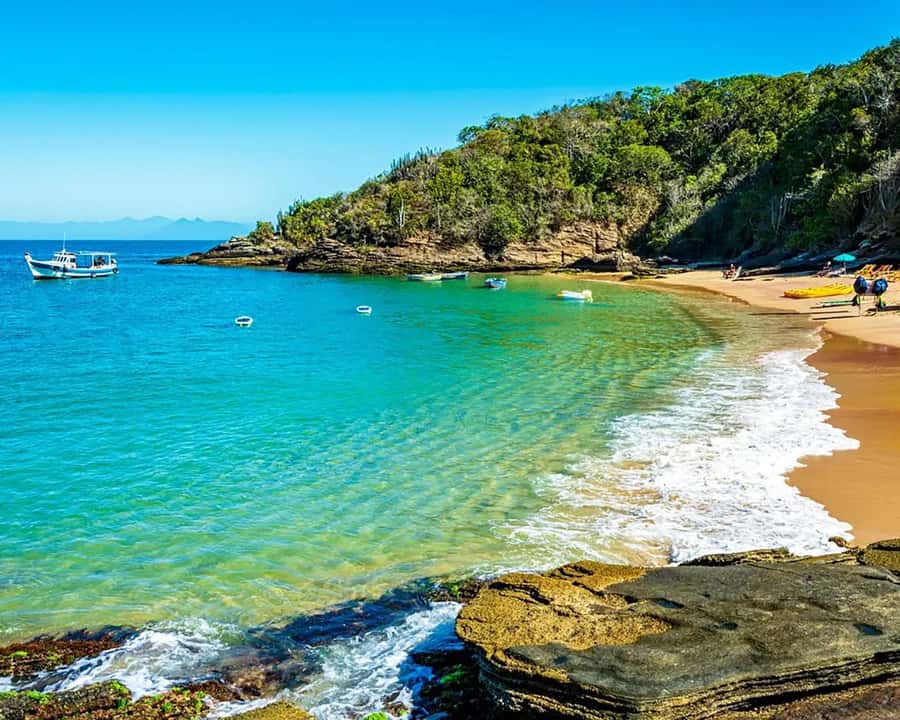 Discover Búzios Beaches and Boat Tours - Leaving from Búzios - Praia dos Ossos adds a touch of old Búzios