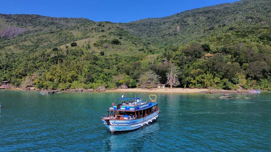 Discover Paraty's Best Islands on an Exclusive Schooner Tour - Ilha dos Cocos: Your First Hour in Clear Water