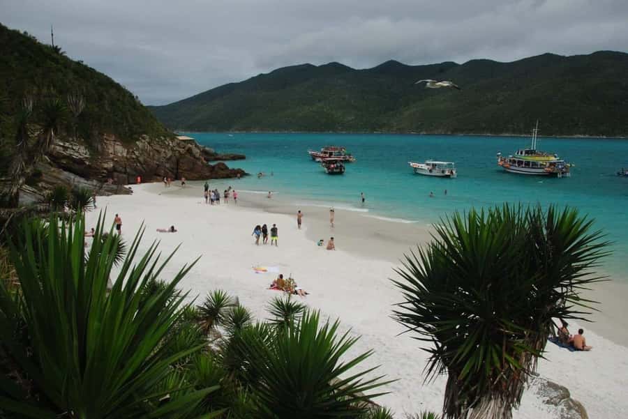 Excursão Arraial do Cabo com saída do Rio de Janeiro - Farol Beach and its clear Atlantic water