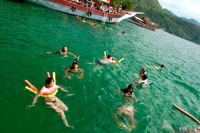 Exploring Angra Dos Reis and Ilha Grande in One Day - Praia de Japariz and the included Brazilian lunch
