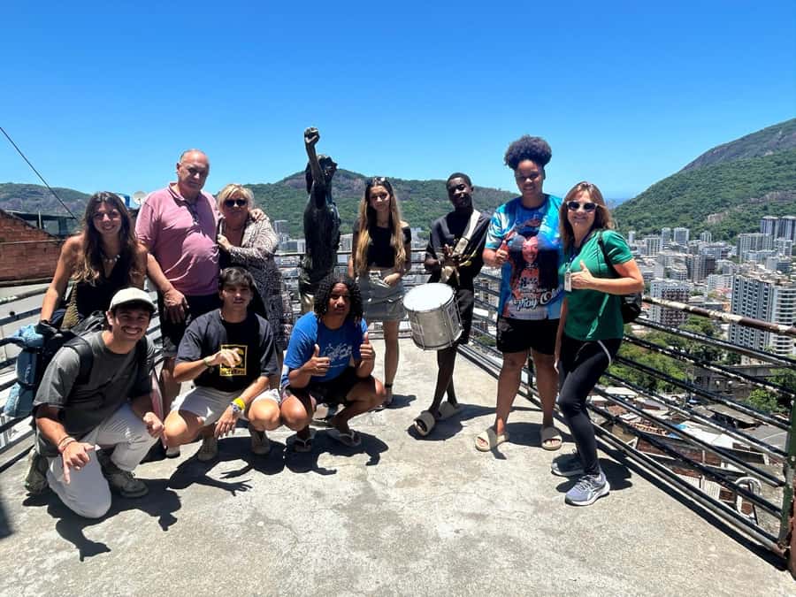 Favela Santa Marta: Walking Tour with local guide - Street art and the color of daily life