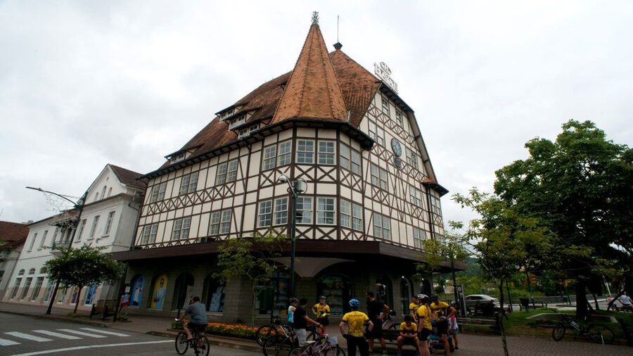Florianópolis: Blumenau and Pomerode Germanic Route Day Trip - Guiding, language, and the van experience