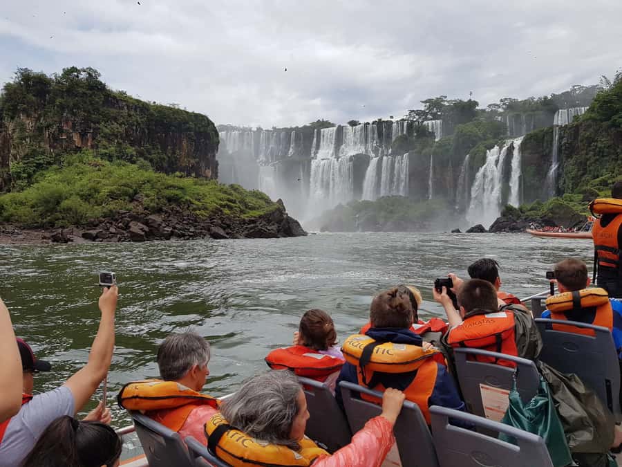 From Foz do Iguaçu: Iguazú Falls Boat Ride Argentina - Pickup in Foz do Iguaçu and the border crossing