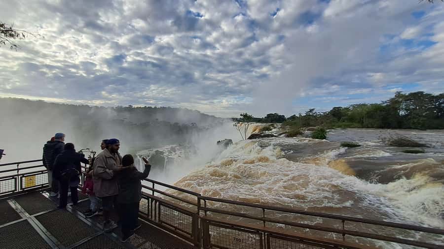 From Foz do Iguaçu: Iguazú Falls Boat Ride Argentina - Lunch is a pause, not the main attraction
