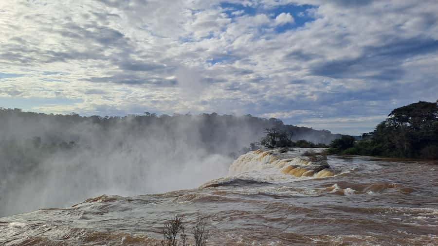 From Foz do Iguaçu: Iguazú Falls Boat Ride Argentina - A guide makes the complicated parts easier
