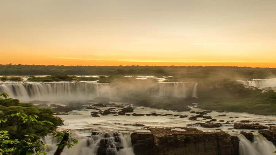 From Foz do Iguaçu: Sunset at the Falls - The ride from Foz do Iguaçu to the park