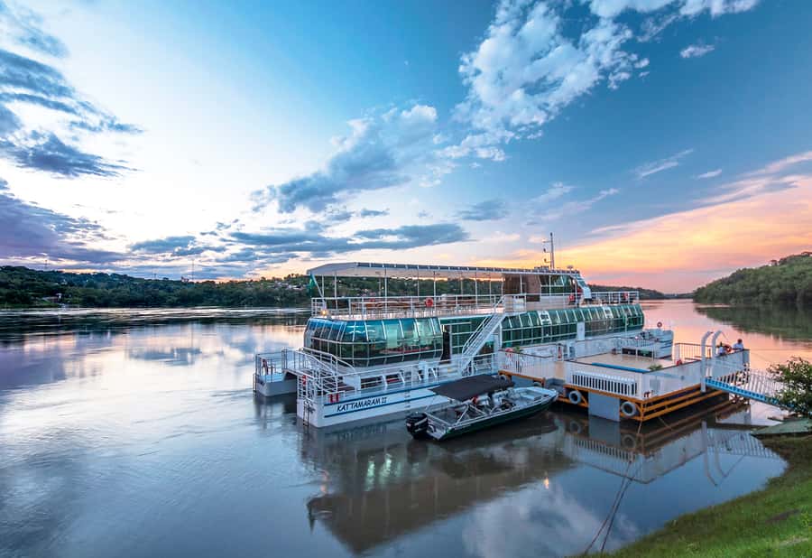From Foz do Iguaçu: Sunset Catamaran Tour with Meal - What you see from the Kattamaram II