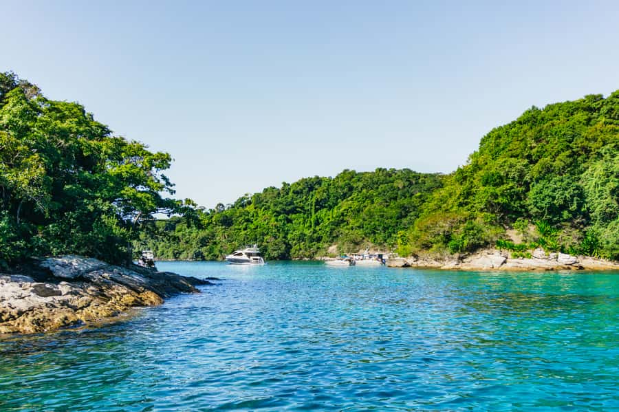 From Rio de Janeiro: Angra dos Reis Boat Trip with Lunch - Cataguases Beach and the smaller island stops