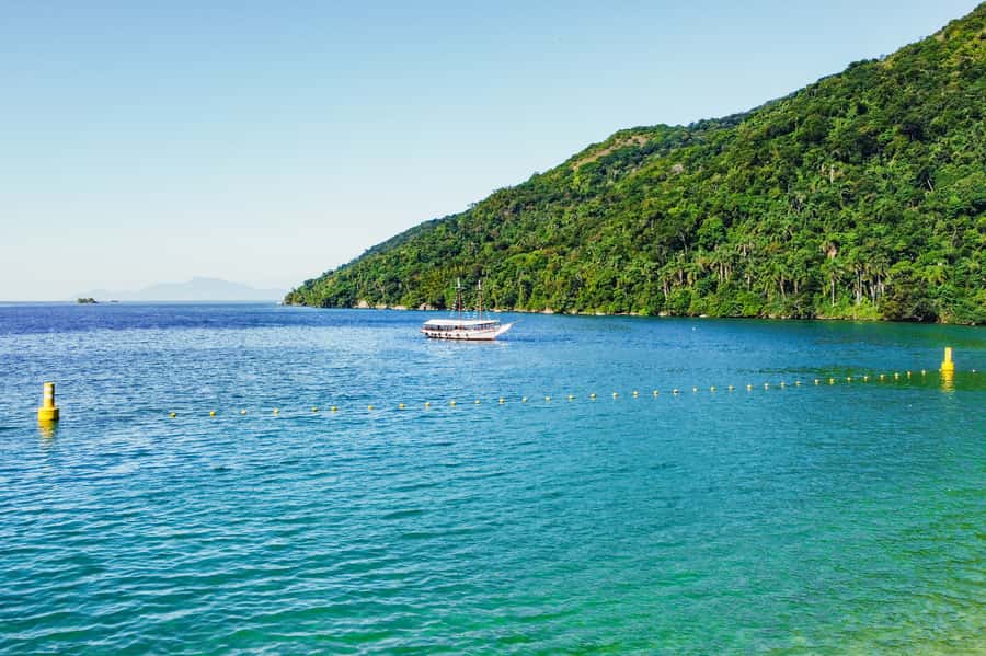 From Rio de Janeiro: Angra dos Reis Boat Trip with Lunch - Weather, crowds, and comfort