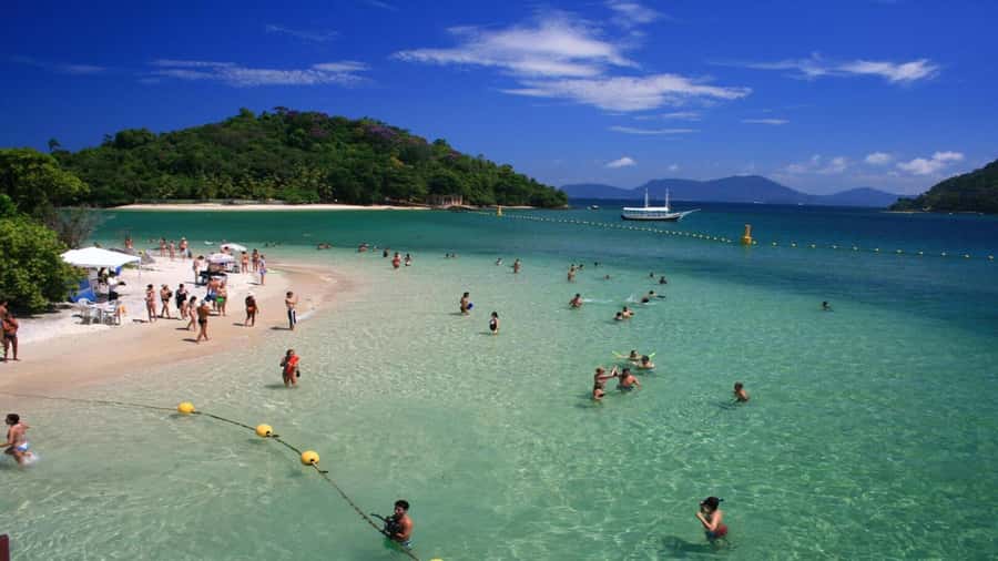 From Rio de Janeiro: Ilha Grande Day Trip - Boarding the schooner in Angra dos Reis