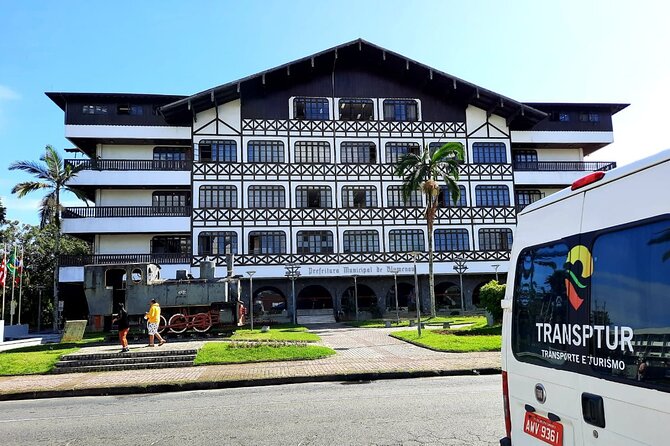 Germanic Roots Tour Blumenau and Pomerode - Choosing between dinosaurs, animals, classic cars, and old toys