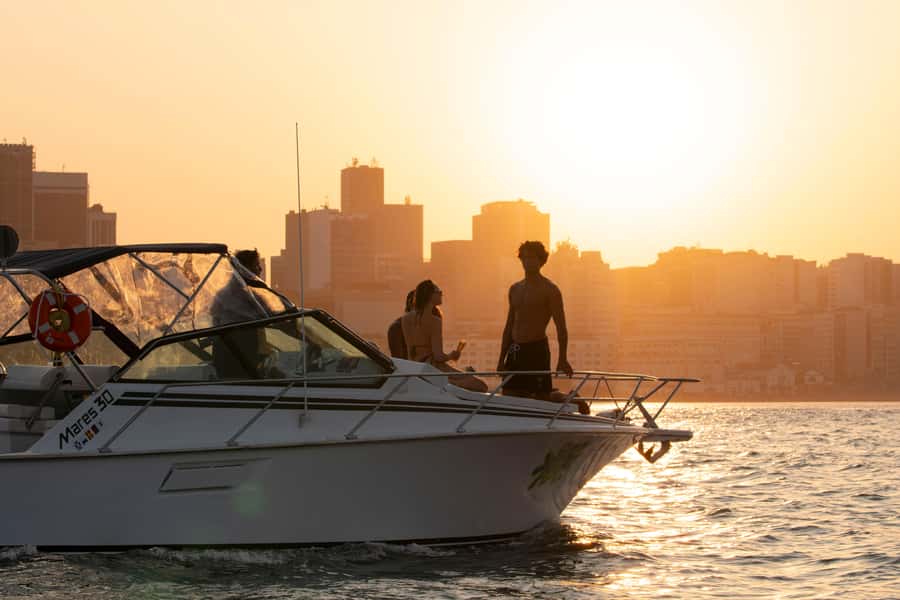 Glória: Sunset Speedboat Cruise with Drinks and Snacks - Museum of Tomorrow and the central waterfront