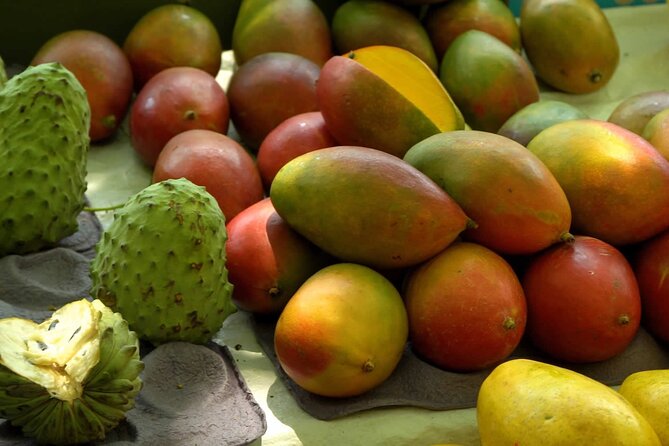 Guided Market Fruit Tasting in Rio with 15+ Exotic Flavors - What the market setting adds to the experience