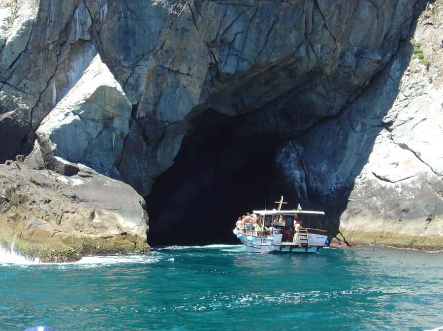 Guided Tour to Arraial do Cabo with Crystal Waters and Lunch - Fenda de Nossa Senhora and the first coastal views