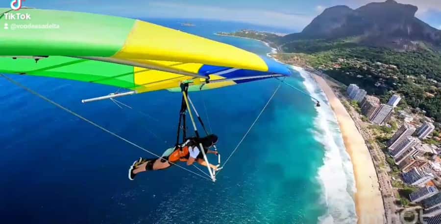 Hang gliding flight in Rio de Janeiro - The short run that starts the flight