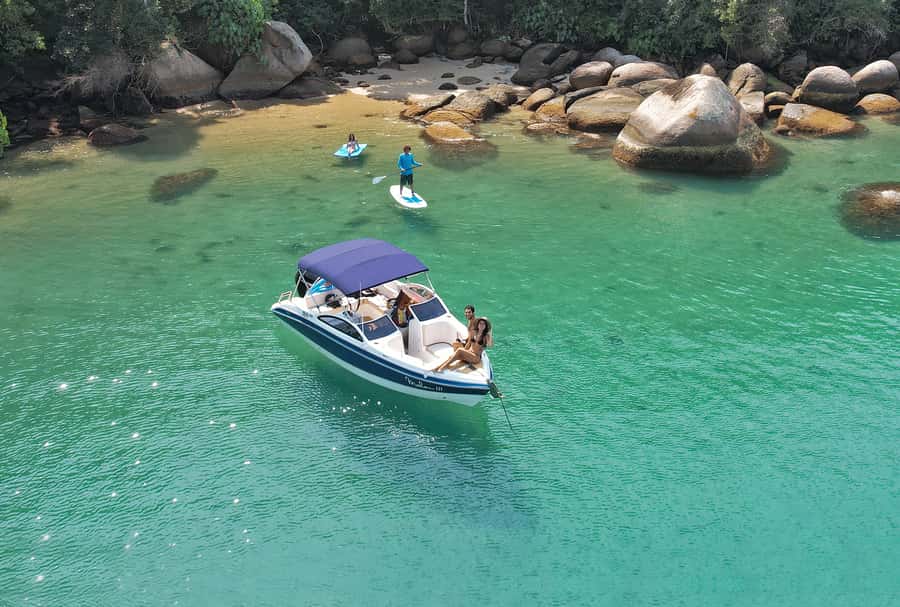 Idyllic Islands Private Speedboat Tour in Paraty - Setting out across Paraty Bay
