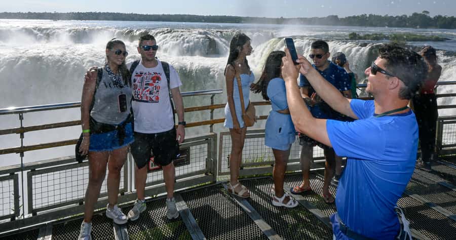 Iguassu Waterfalls: 1 Day Tour Brazil and Argentina's sides - Timing your flight and final drop-off