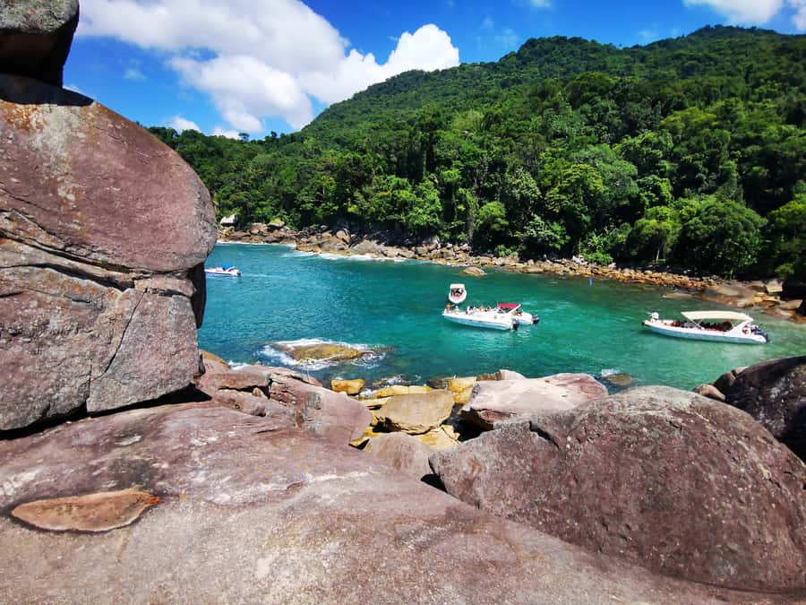 Ilha Grande: 360° Circumnavigation Speed Boat Tour - 8h - Parnaioca, the longest quiet beach stop