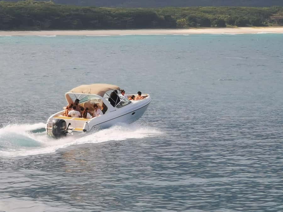 Ilha Grande: 360° Circumnavigation Speed Boat Tour - 8h - Lunch, a final swim, and the return across the island