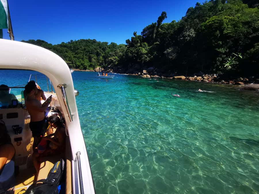 Ilha Grande: 6-Hour Speedboat Tour to Blue and Green Lagoons - How the Portuguese-only format works