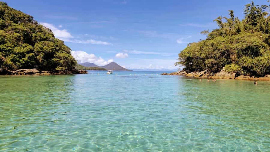 Ilha Grande: 6-Hour Speedboat Tour to Blue and Green Lagoons - Green Lagoon and its changing shoreline