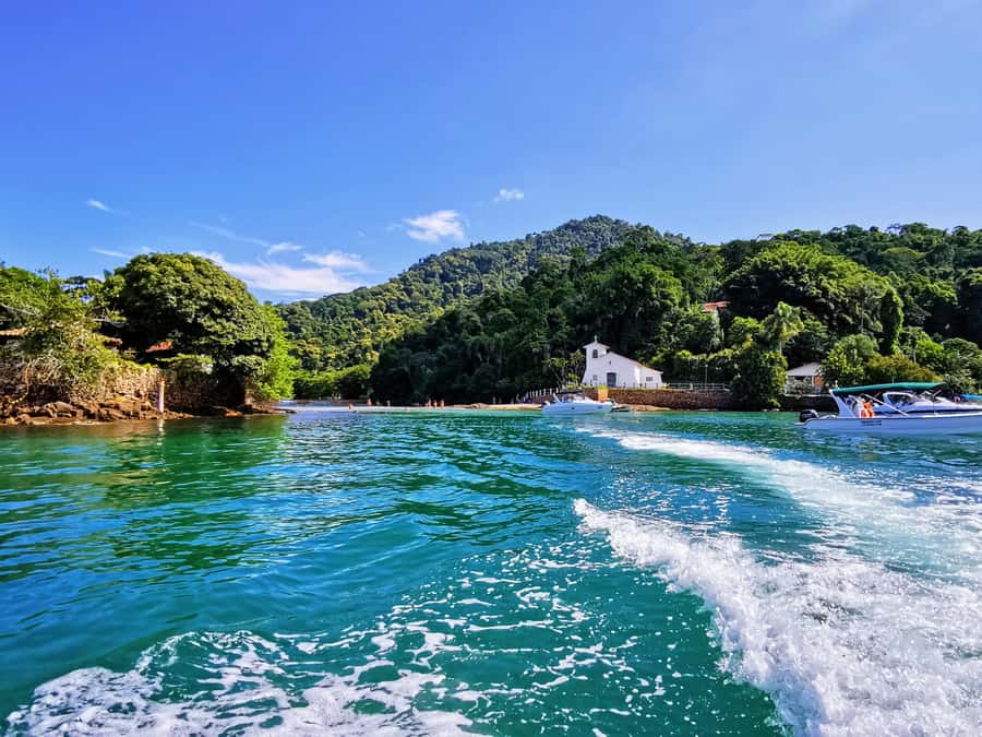 Ilha Grande: 7h Speedboat Tour of Paradise Islands - Dentista Beach: famous, pretty, and not always peaceful
