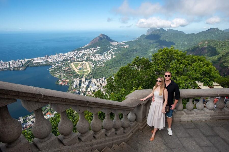 One Day in Rio with a Photographer - Guide languages and the feel of the day