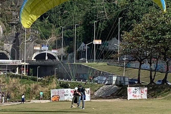 Paragliding in Rio de Janeiro - Flying beside Pedra da Gávea