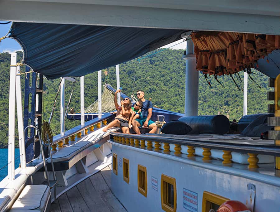 Paraty Bay: Islands & Beaches Boat Tour with Snorkeling - Why Paraty Bay works so well by boat