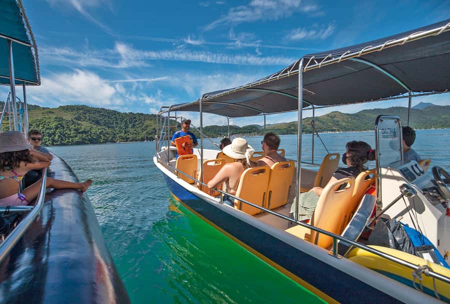 Paraty: Fast Boat Expedition to Saco do Mamangua - The run from Paraty Pier into the bay