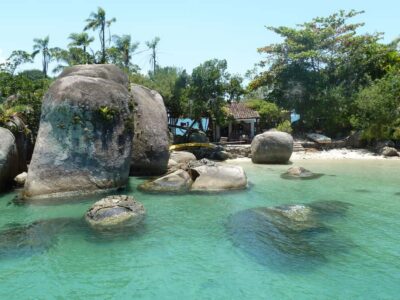 Paraty: Schooner Boat Tour with Beaches and Snorkeling